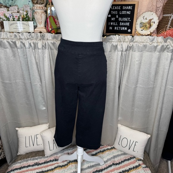 Classic Black Women's Pull On Stretch Capris Size 14 - Picture 5 of 8